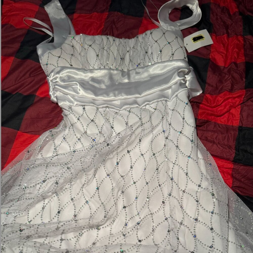 Women's Sparkly white dress - Prom/party- New-size 7/8